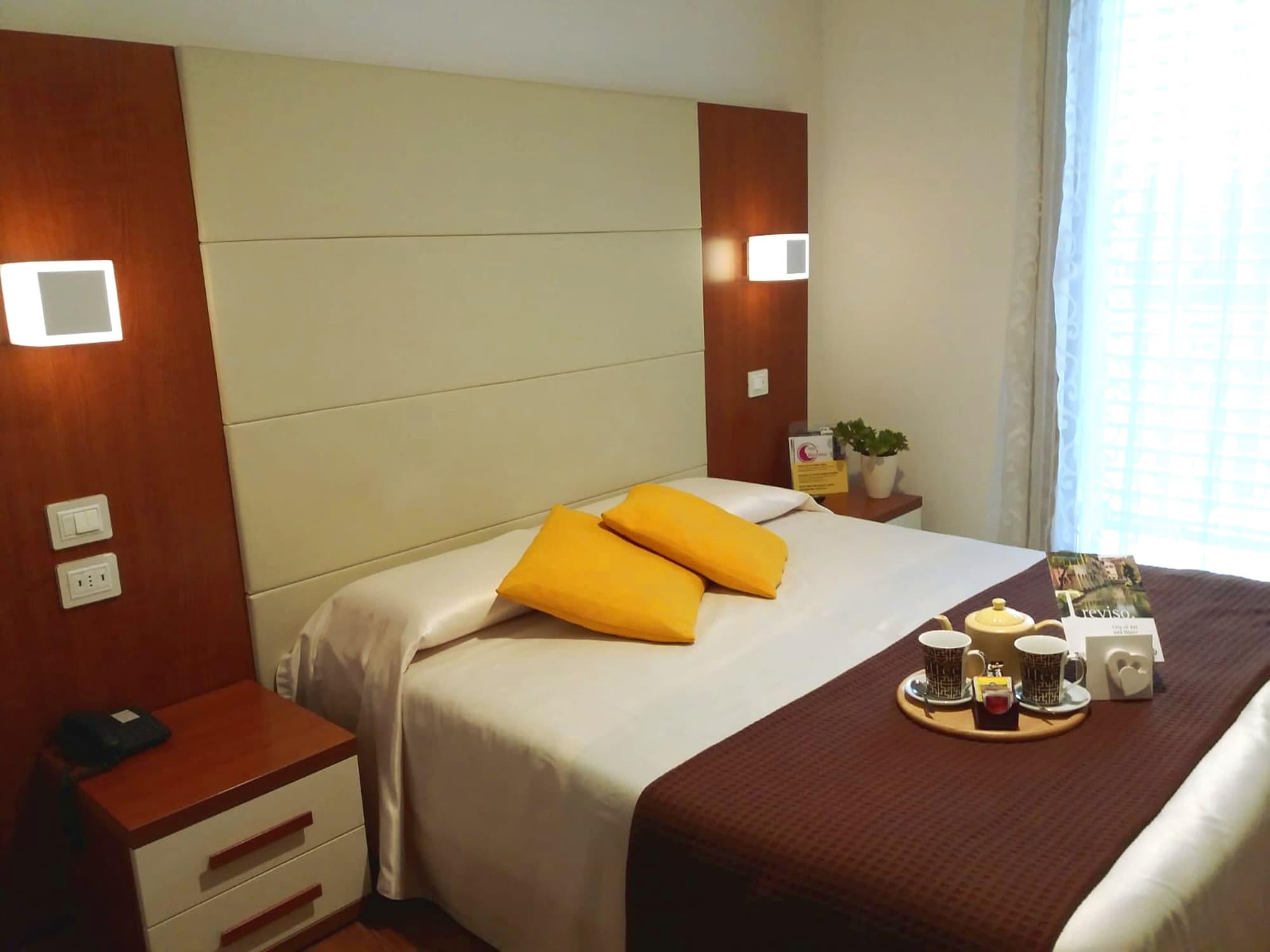 Hotel Mezzaluna Trévise Extérieur photo