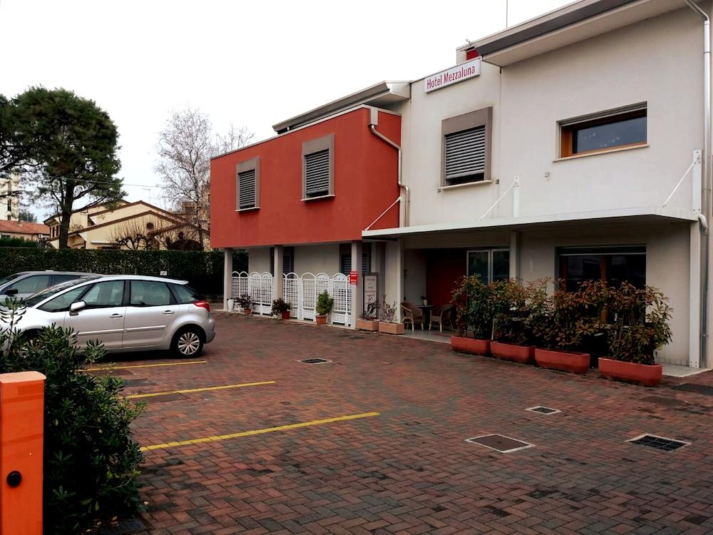 Hotel Mezzaluna Trévise Extérieur photo
